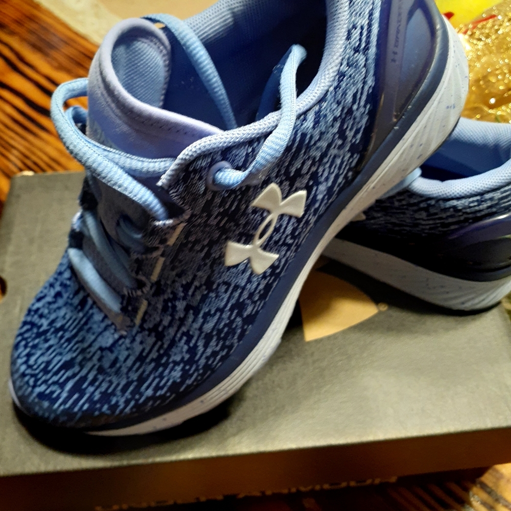 UNDER ARMOUR sneakers